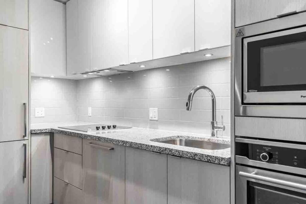 Condo In The City Toronto Exterior photo